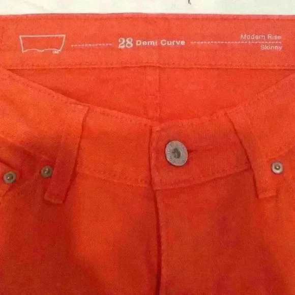 Levi's; 28 Demi Curve Jeans.  Modern Rise/Skinny/Riveted.  Leather patch small E - Picture 3 of 6